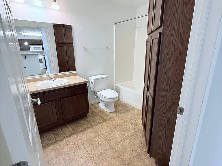 Old Orchard Apartments — Photo 35