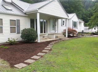 1 Rosa Ln, Belle, WV 25015