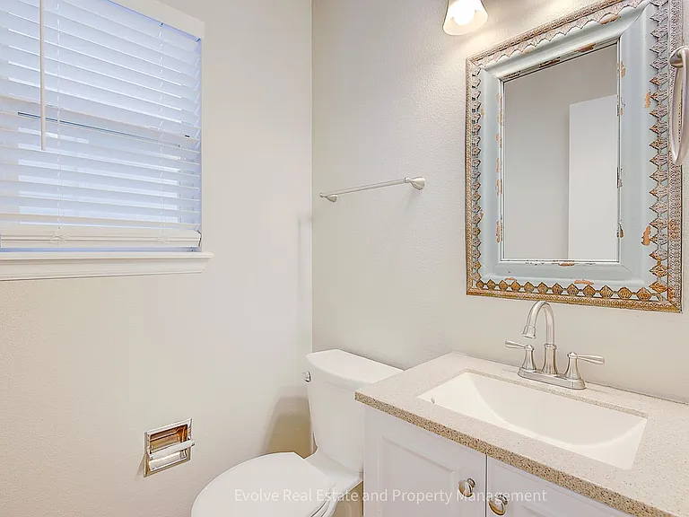 9641 Cove Creek Dr — Photo 13