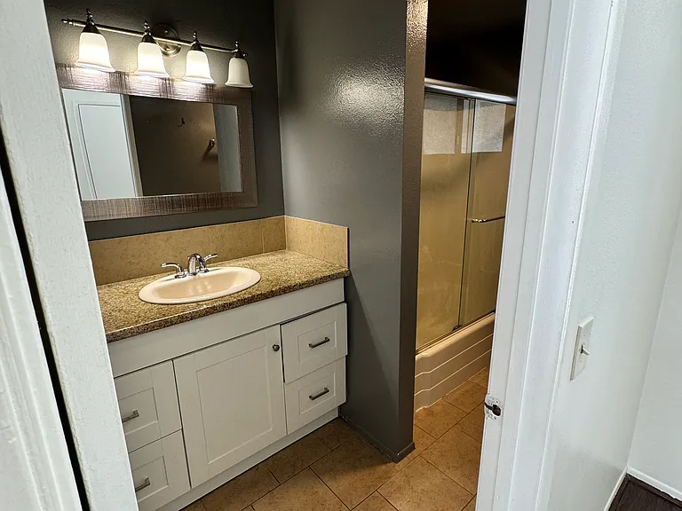 14931 Magnolia Blvd #8 — Photo 12