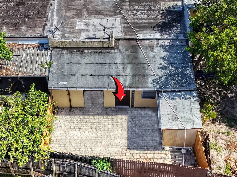 221 NW 43rd Pl — Photo 36