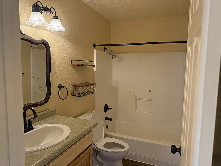 1721 Girard Blvd SE #C — Photo 10