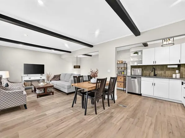 11010 E Bonaventure Dr SE #1702, Calgary, AB T2J 3A8