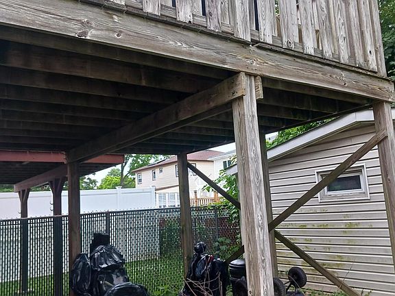 3rd image of 178 Weed Ave