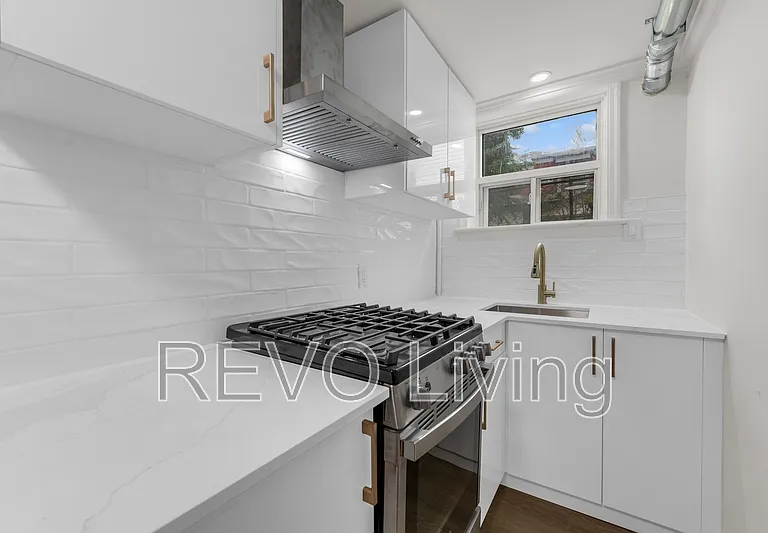 6911 Barker St #6 — Photo 1