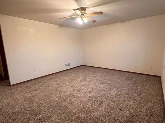 4th image of 303 N Dogwood St #B