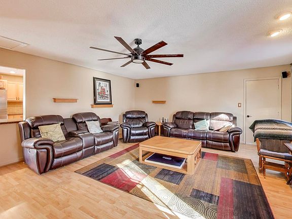 3rd image of 462 Longwood Dr