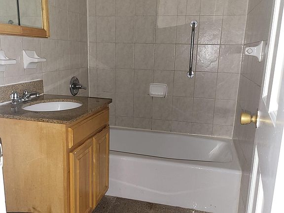 5th image of 1954 Gleason Ave #1B