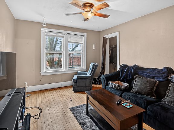 5th image of 822 E Dayton St #2