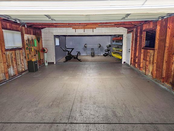 2nd image of 2811 Ruby AVENUE