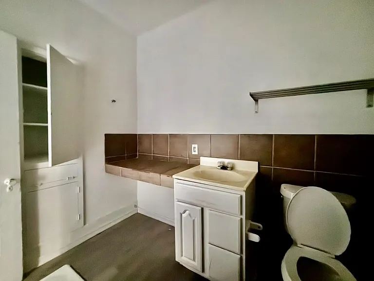 6124 Goforth St — Photo 11