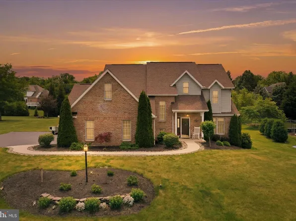 1381 Garman Dr, Chambersburg, PA 17202