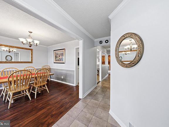 4th image of 406 Berkshire Way