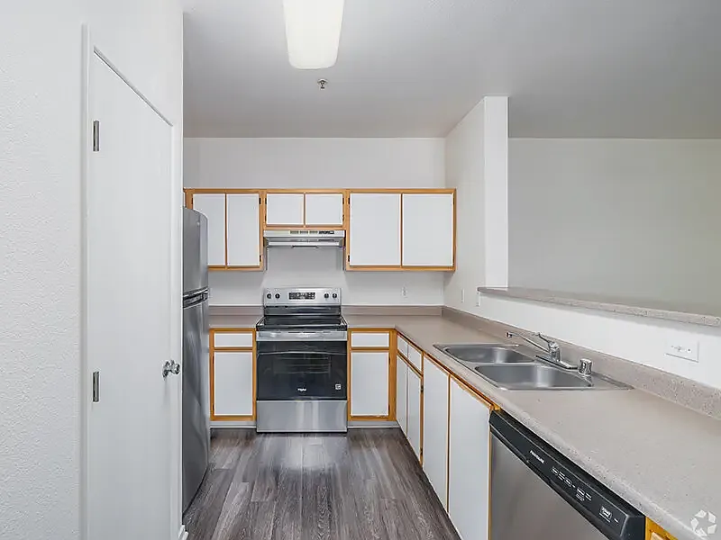Crocker Oaks Apartments — Photo 2