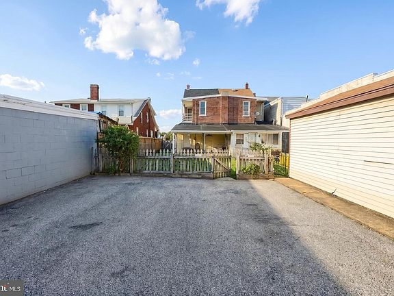 4th image of 1504 Stanton St