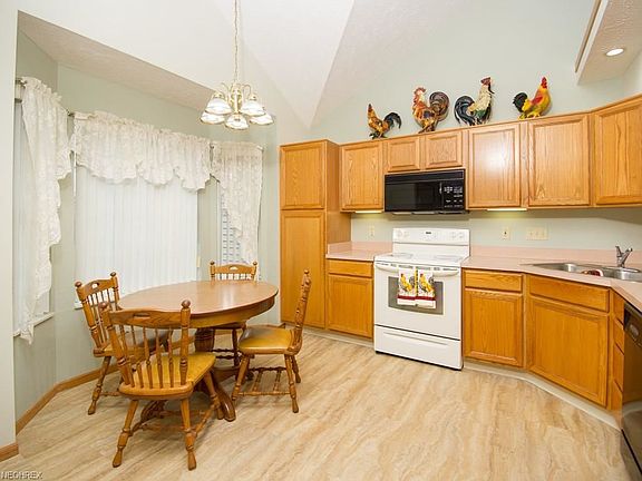 4th image of 2042 Coventry Dr