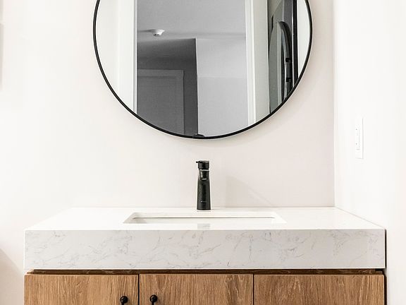 5th image of 43 Franklin St #1