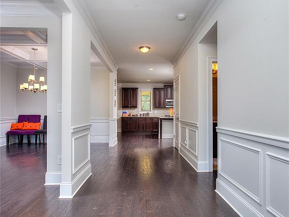 4th image of 241 Aylesbury Blvd