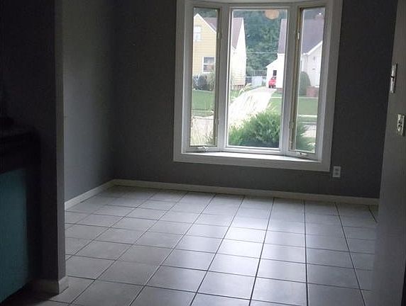 4th image of 2614 Torrington Ave