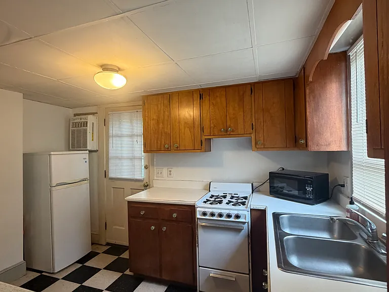 405 S Mendenhall St #6 — Photo 8