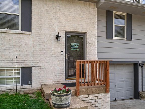 4th image of 808 NW Berkshire Dr