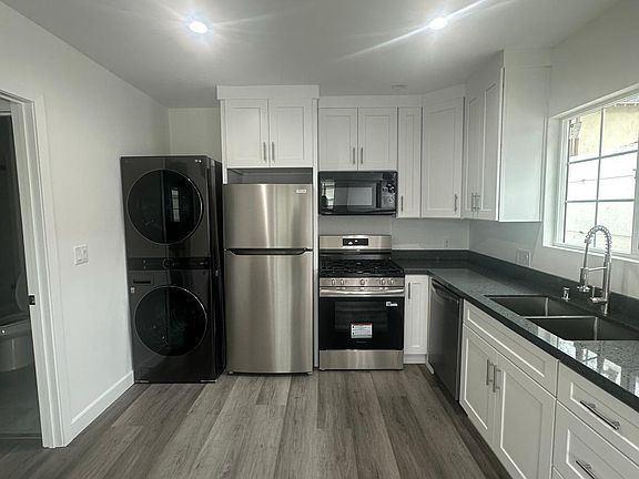 5th image of 5923 Corbin Ave #A