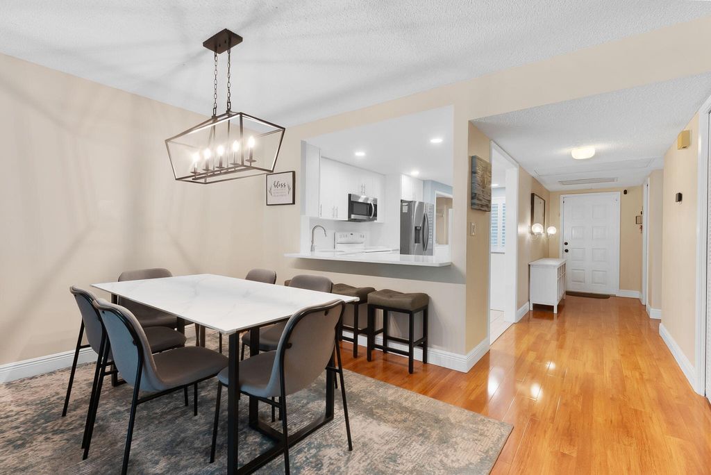4007 N Cypress Drive #208, photo 2