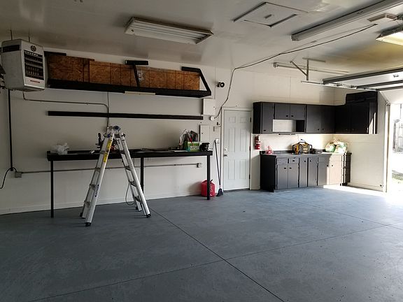 4th image of 211 S H St