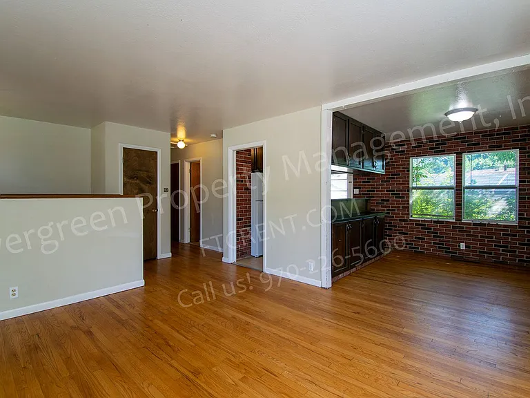 1916 Larkspur Dr — Photo 4
