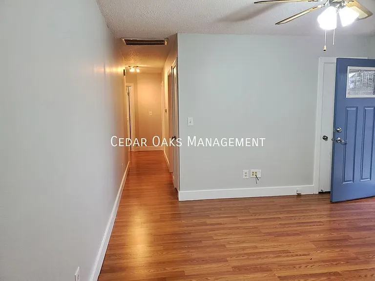 2202 Dogwood Pl — Photo 2