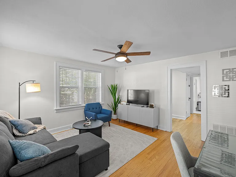 1109 W 41st St #1E — Photo 6