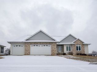 104 Eagle Ridge Dr, Waverly, IA 50677