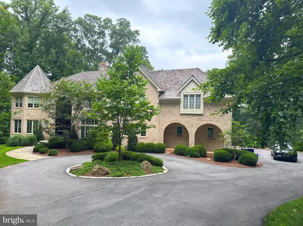 9629 Eagle Ridge Dr, Bethesda, MD 20817