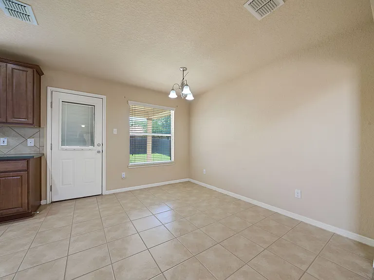 10318 Pinehurst Run — Photo 13