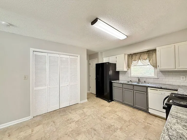 825 Rawls Dr — Photo 5