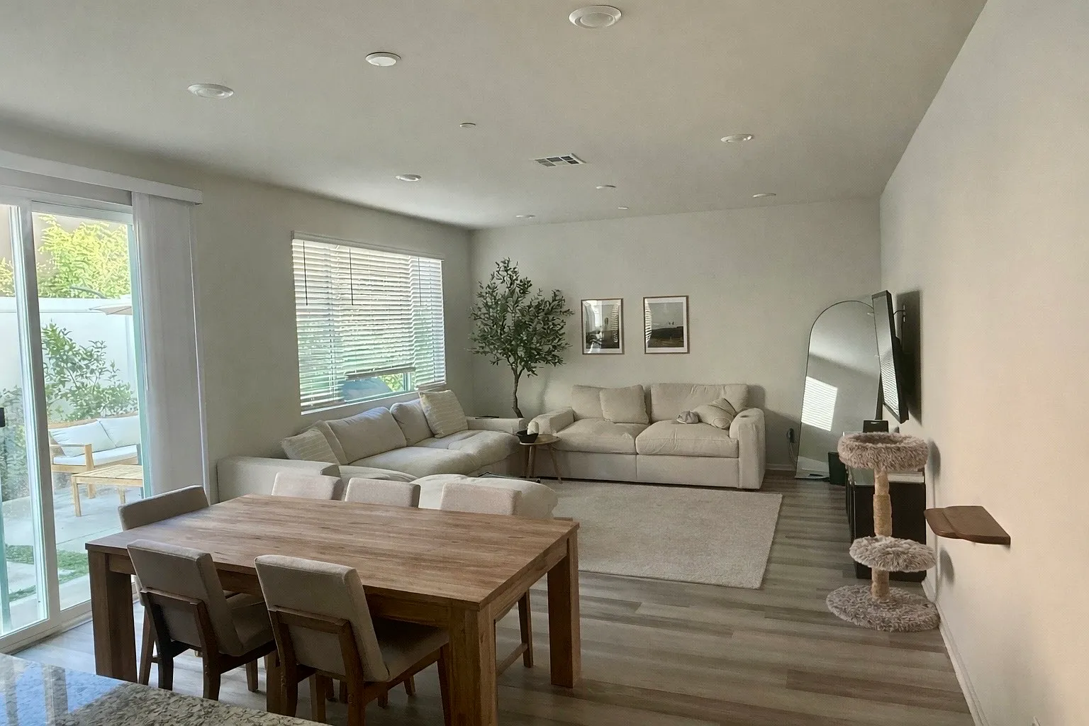 3 bed, 2.5 bath, 1677 sqft, $3,395 — Photo 4