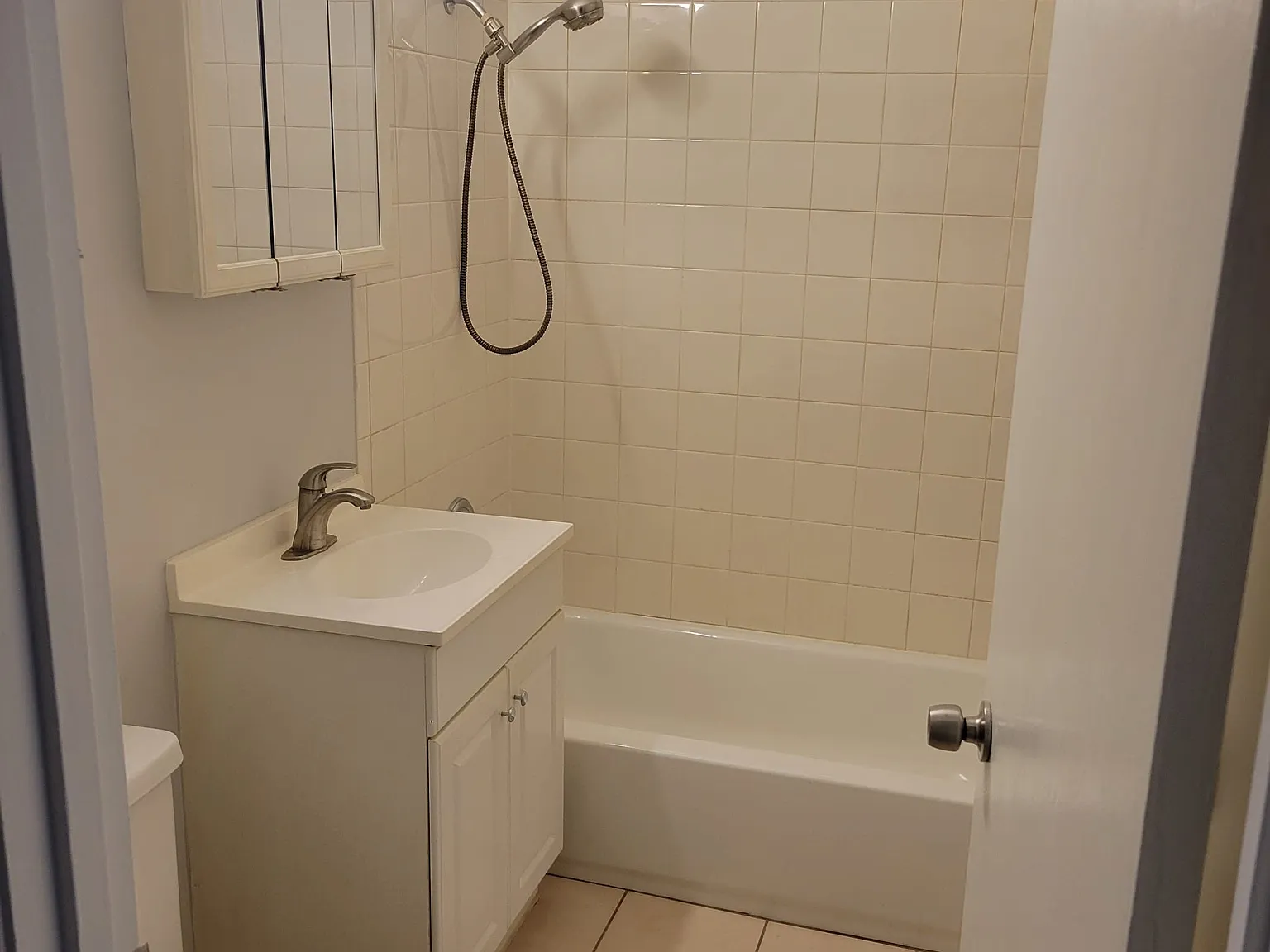 2 bed, 1250 sqft, $1,700 — Photo 2