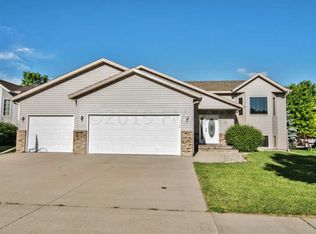 612 29th St N, Moorhead, MN 56560