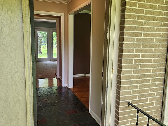 3rd image of 1302 Parkview Ter