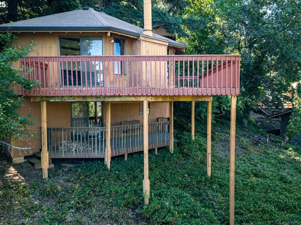 3610 University St, Eugene, OR 97405