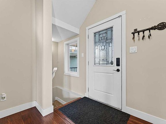 3rd image of 346 E Twinriver Rd W