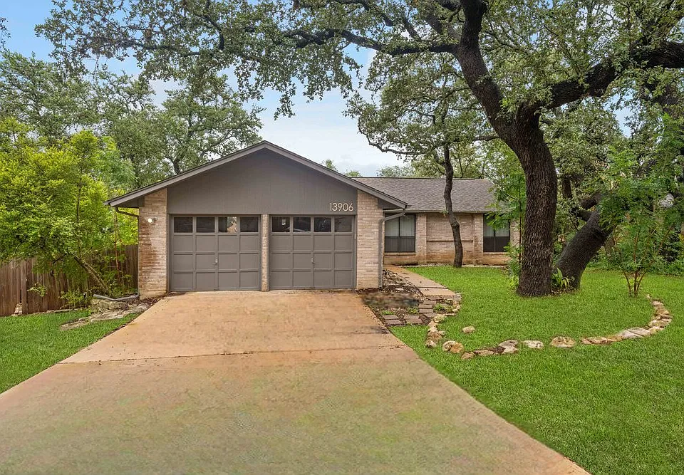 13906 N Hills Village Dr