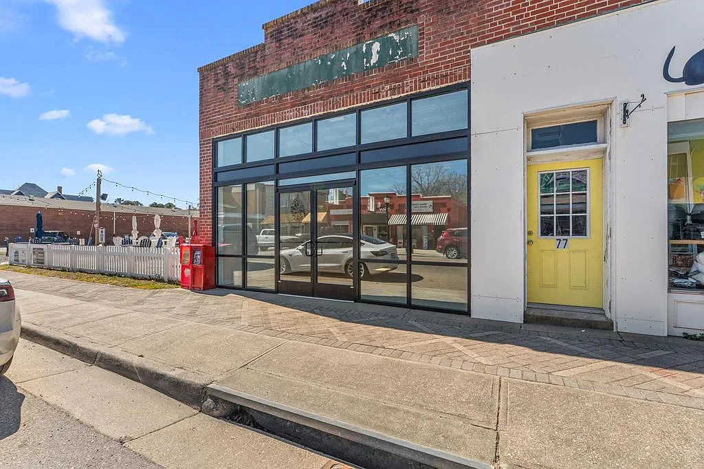 Studio, 702 sqft, $2,500 — Photo 1