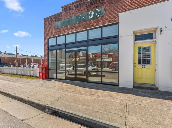 79 S Main St, Kilmarnock, VA 22482