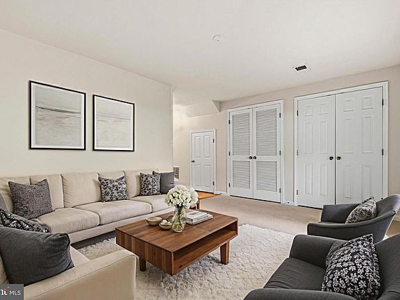 3rd image of 5526 Sacramento Mews Pl