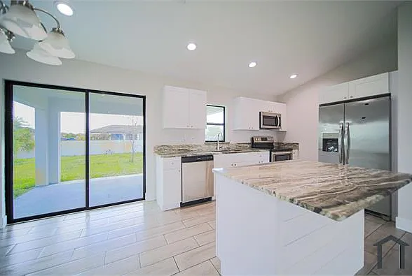 3 bed, 1200 sqft, $1,900 — Photo 3