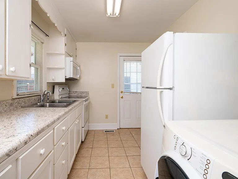 1232 Garden Dr — Photo 6