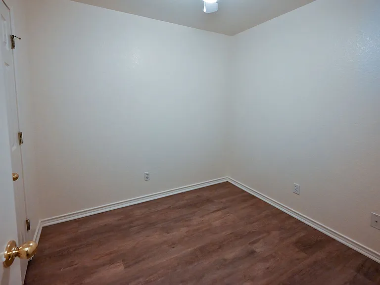 506 Valleyridge Ct — Photo 9