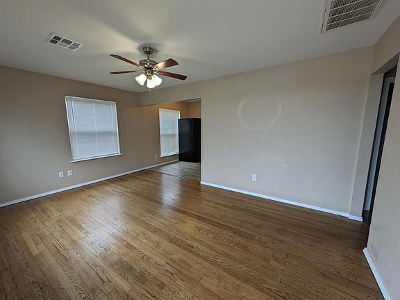 3rd image of 5200 N Rockwell Ave