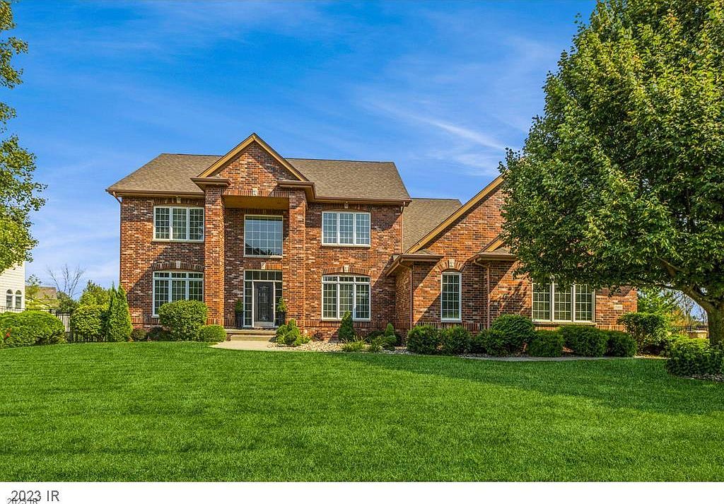 15101 Brookshire Dr, Urbandale, IA 50323 | Zillow